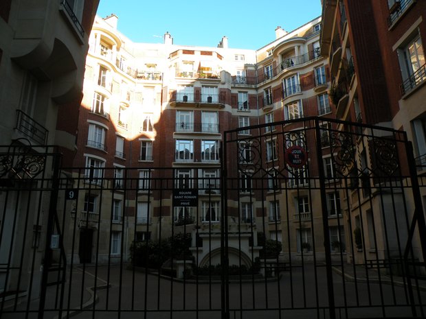  square Saint-Romain